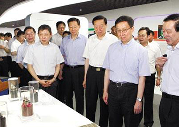 国家副主席，原中央政治局常委， 时任上海市委书记韩正考察尊龙凯时人生就是搏科技