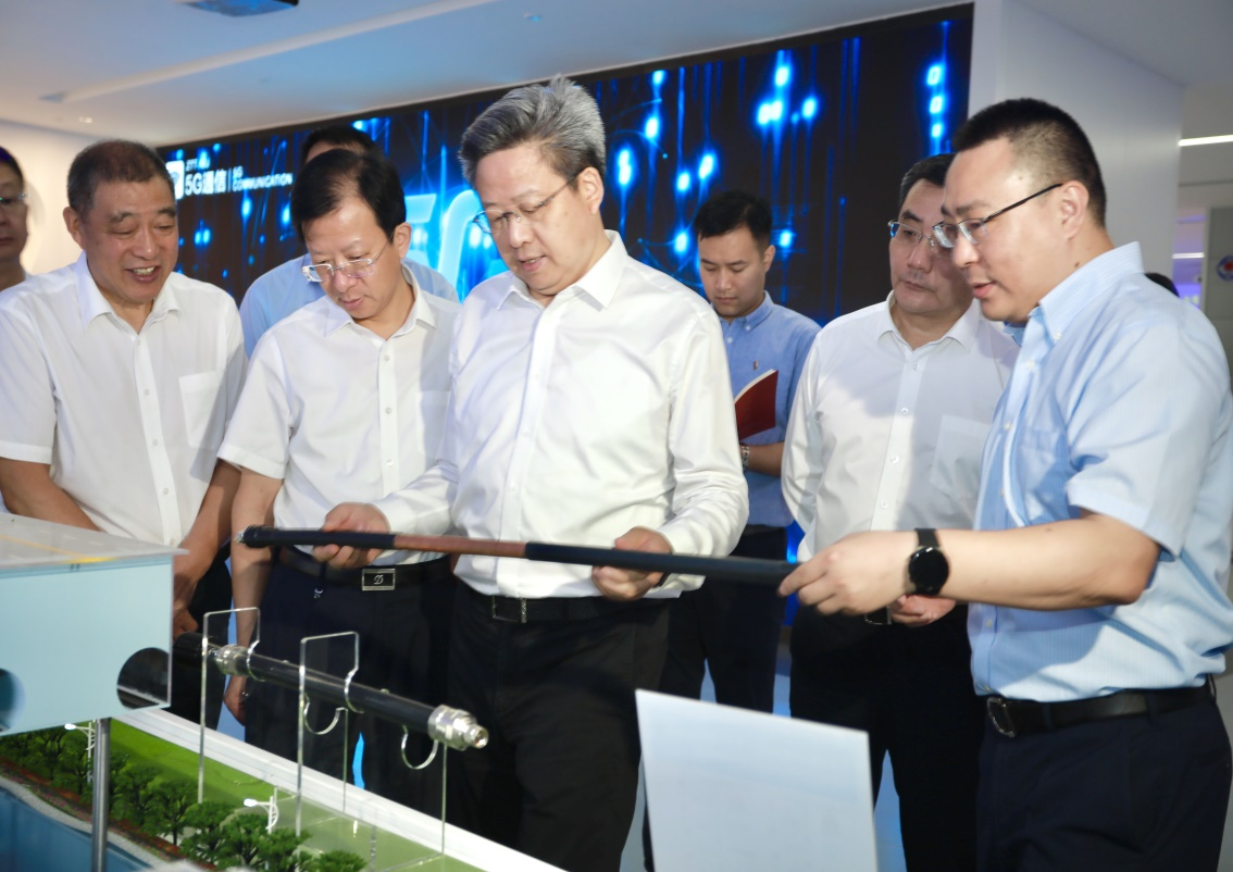 南通市委书记、市长吴新明考察尊龙凯时人生就是搏科技